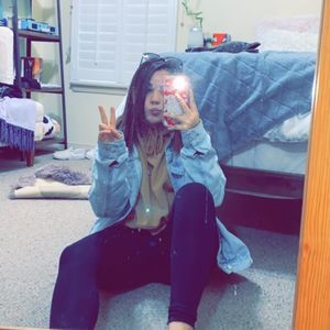 Meet your Posher, Alexis